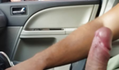 نوجوان مودار با اسباب بازی ها بازی پرده برداری سکسی می کند
